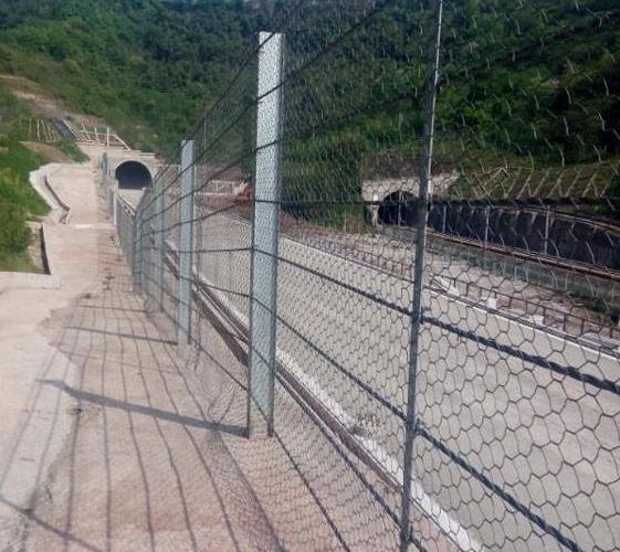 刚性防护网