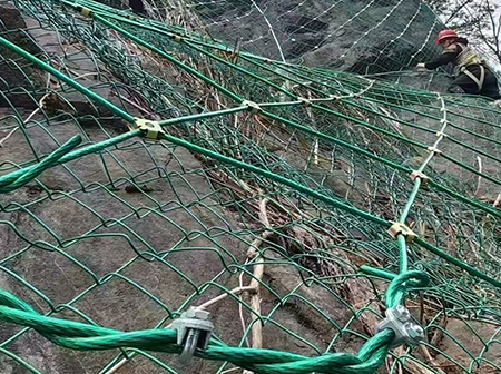 包塑边坡防护网